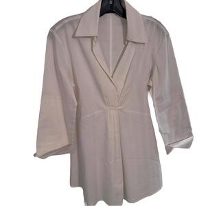 Dana Buchman Women’s Size 4 White Stretch Cotton pullover V Neck Blouse Shirt